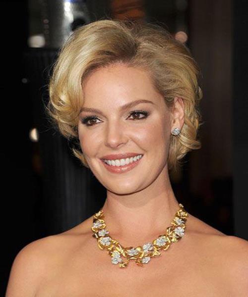 Katherine Heigl'in Dalgalı Bob Saç Modeli